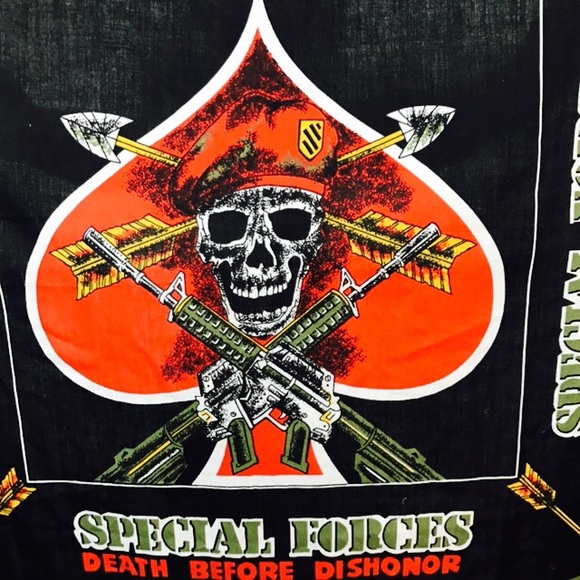 VINTAGE SPECIAL FORCES RED BERET HANDKERCHIEF 0258 - Picture 2 of 5
